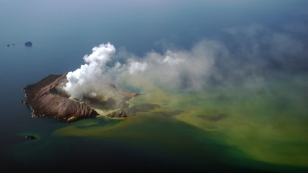 Núi lửa: Giải cứu tại Whakaari - The Volcano: Rescue from Whakaari